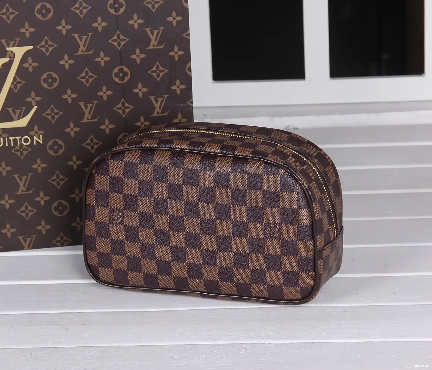 VUITTON LOUIS BAG TOILETRY 0605